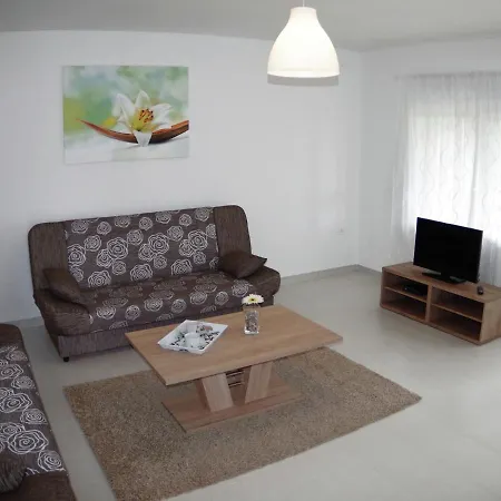 公寓 Spacious In With Garden *