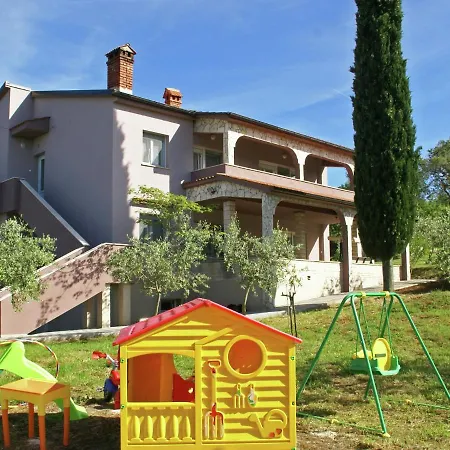 Spacious In With Garden *