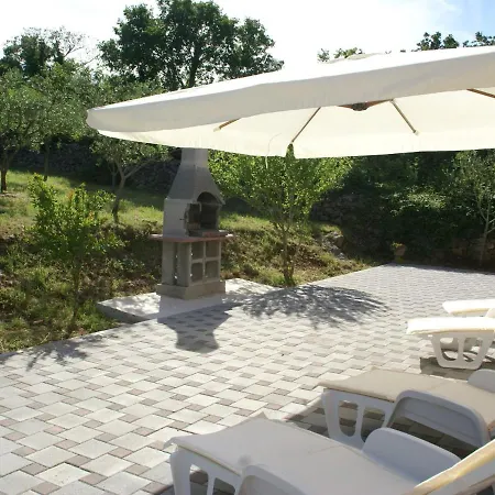 Spacious In With Garden
