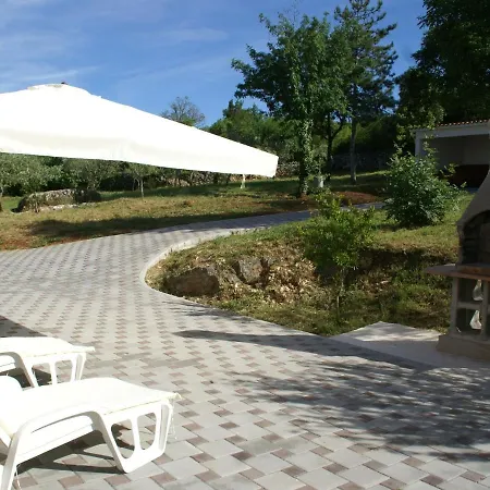 Spacious In With Garden Rakalj